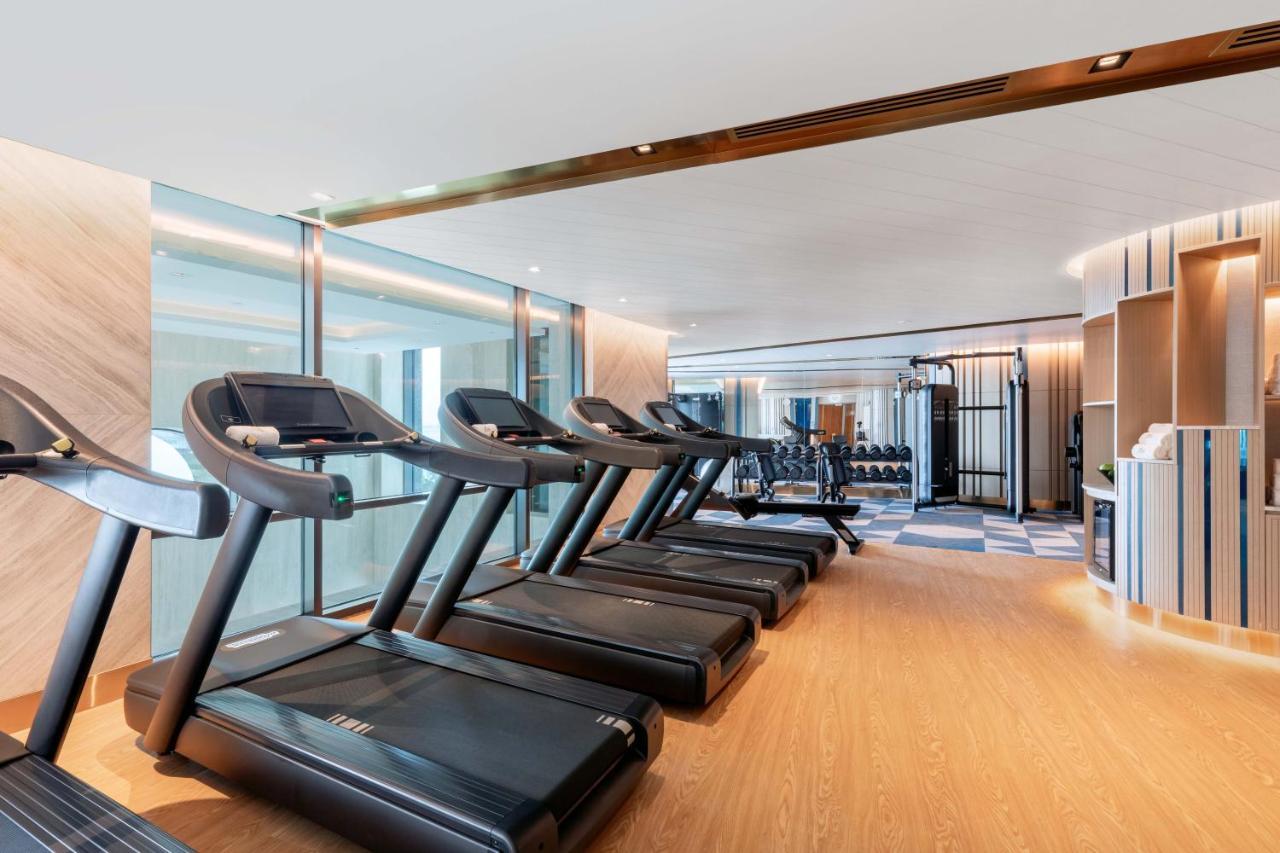 Taj Exotica Resort & Spa, The Palm, Dubai Esterno foto The gym at the hotel