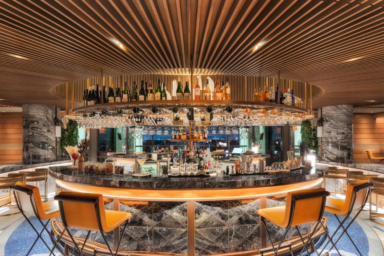Taj Exotica Resort & Spa, The Palm, Dubai Esterno foto The bar at the 101 Sky Lounge